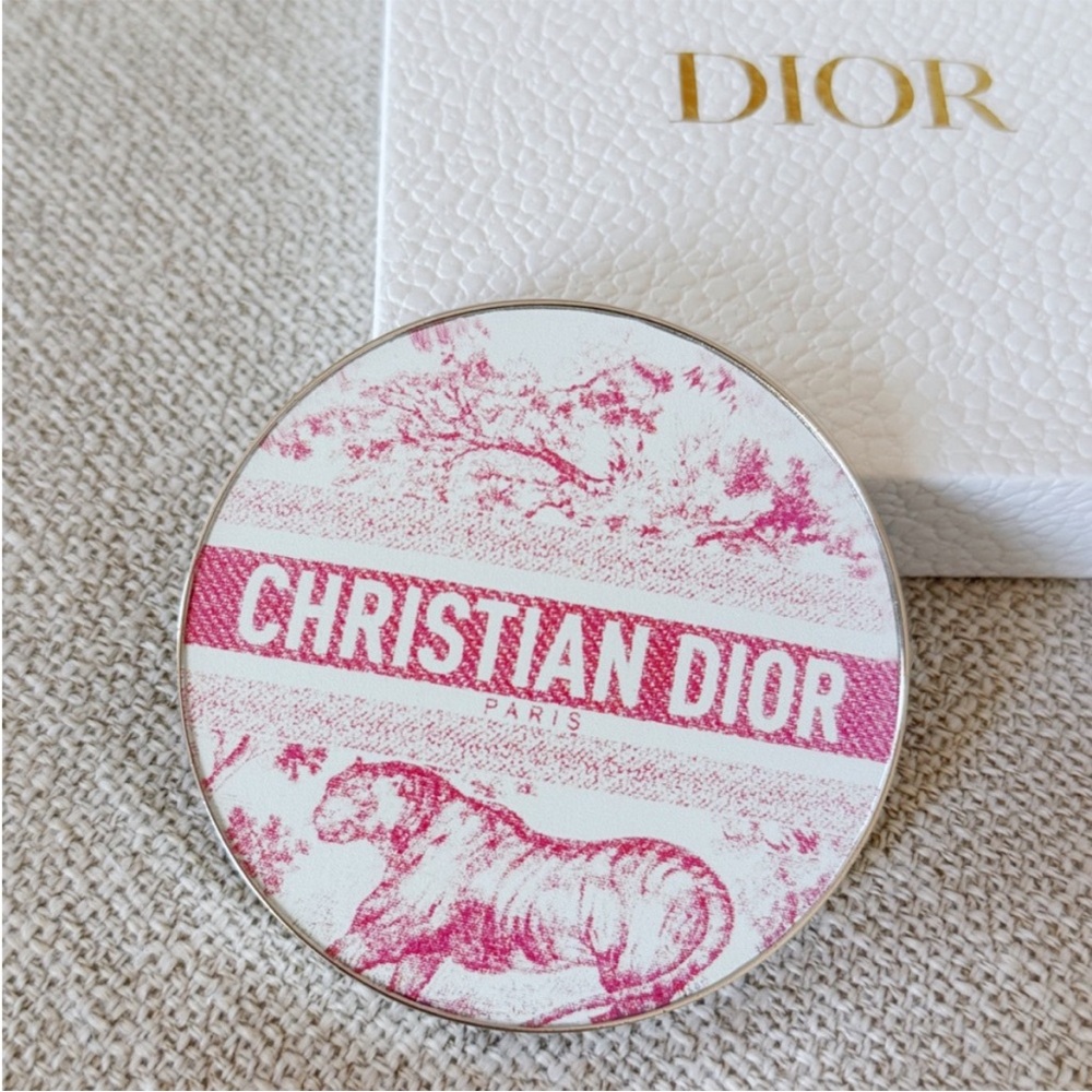 Christian Dior Pink Tiger Print
Compact Mirror - Picture 2 of 6